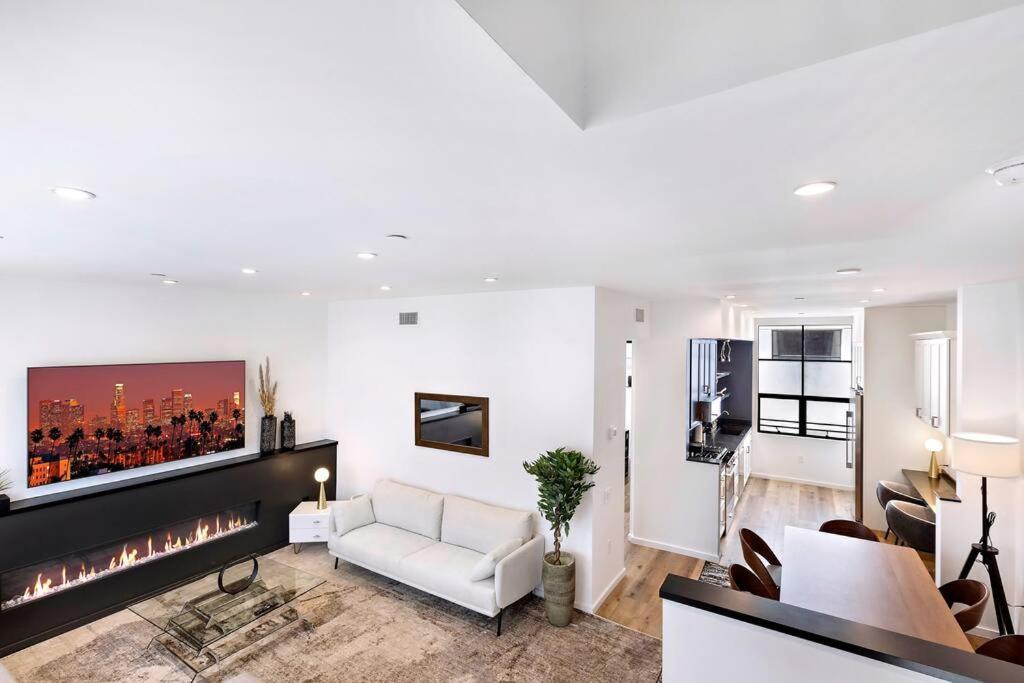 Spacious 4br Townhouse With Free Parking And Rooftop Appartamento