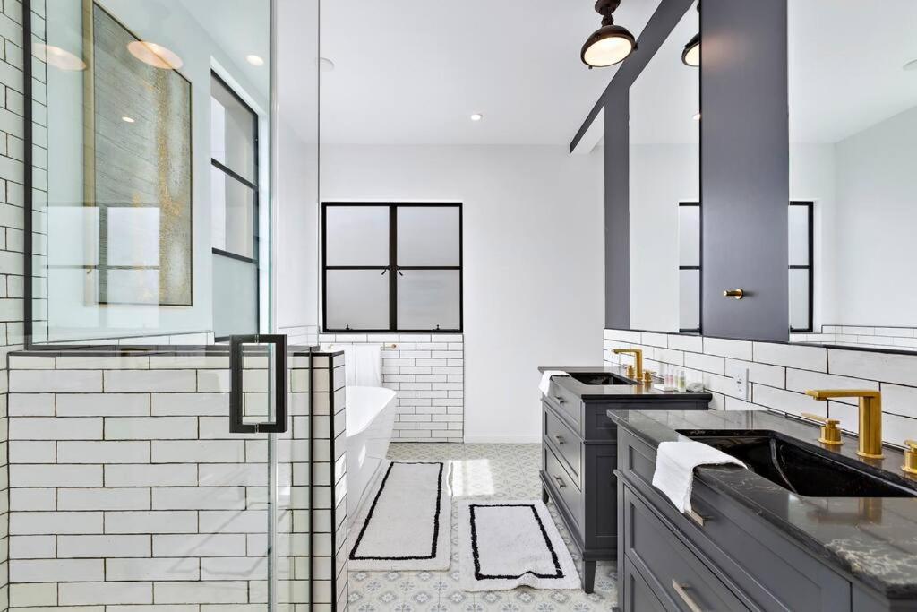 Spacious 4br Townhouse With Free Parking And Rooftop Appartamento *