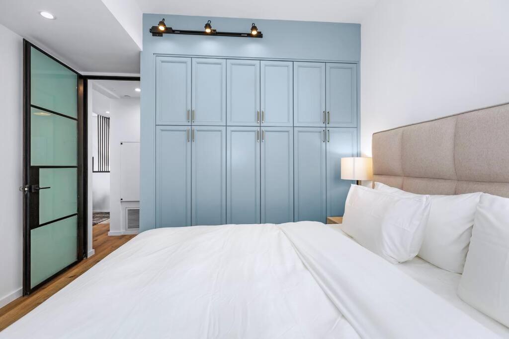 Spacious 4br Townhouse With Free Parking And Rooftop Appartamento