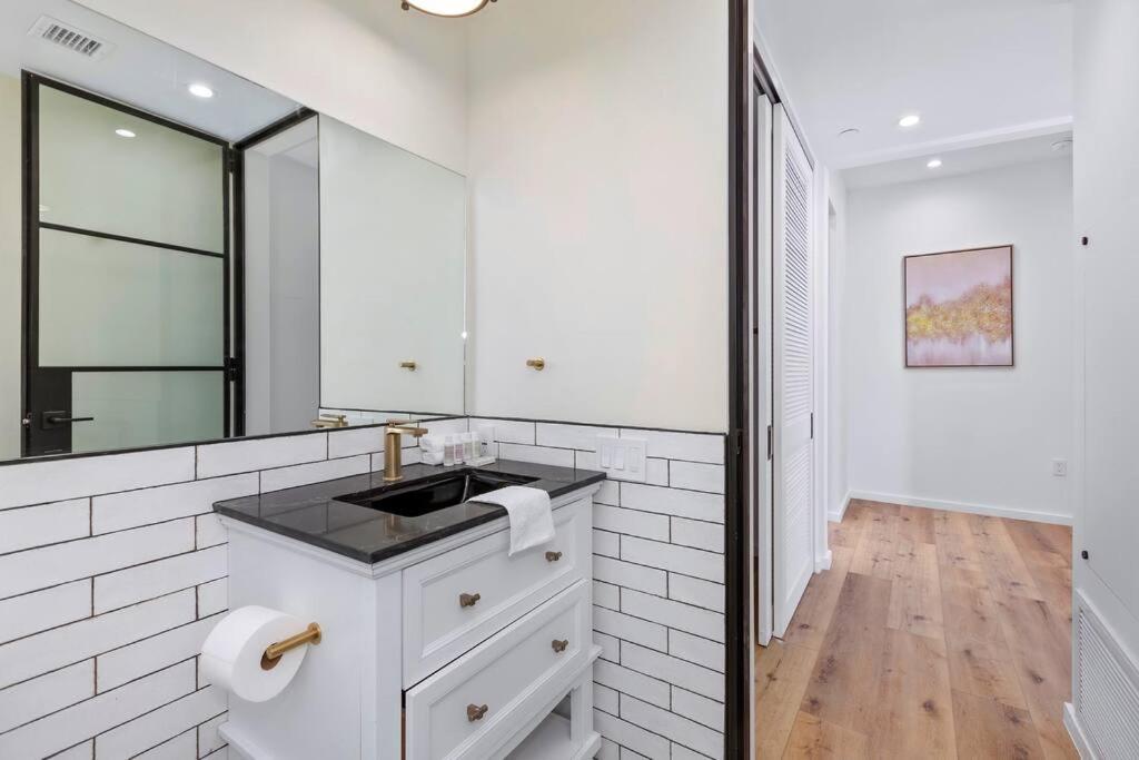 Spacious 4br Townhouse With Free Parking And Rooftop Appartamento *